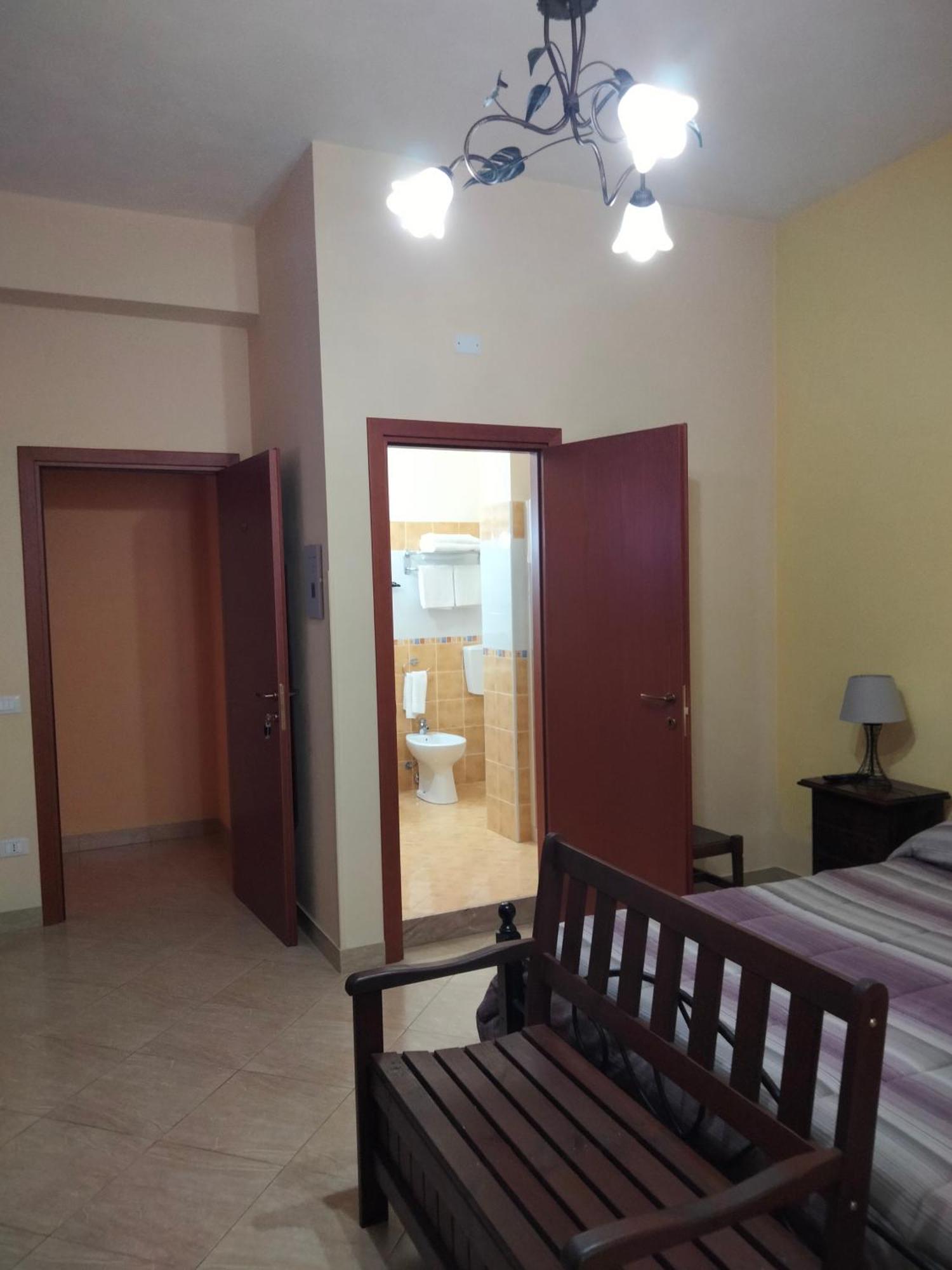 The Best Rooms & Apartments - Parcheggia Gratis Sotto Casa Ed Entra - Mazara del Vallo Bagian luar foto